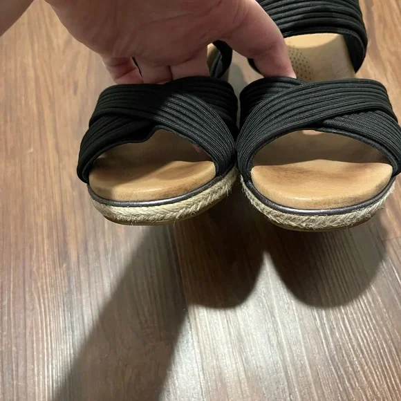 UGG Wedge Sandals Australian Hilarie Black
Leather and Elastic straps - 7 - Picture 2 of 12